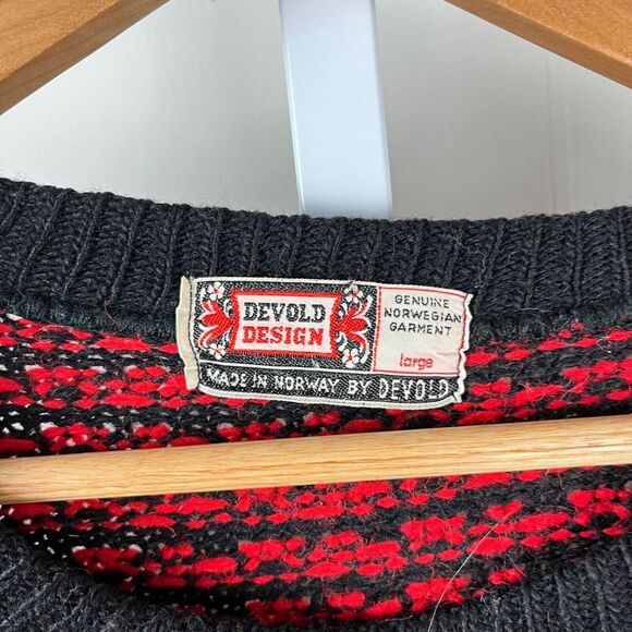 Devold Design Vintage Crewneck Sweater Mens Large Black Red Wool Norway - Picture 6 of 6